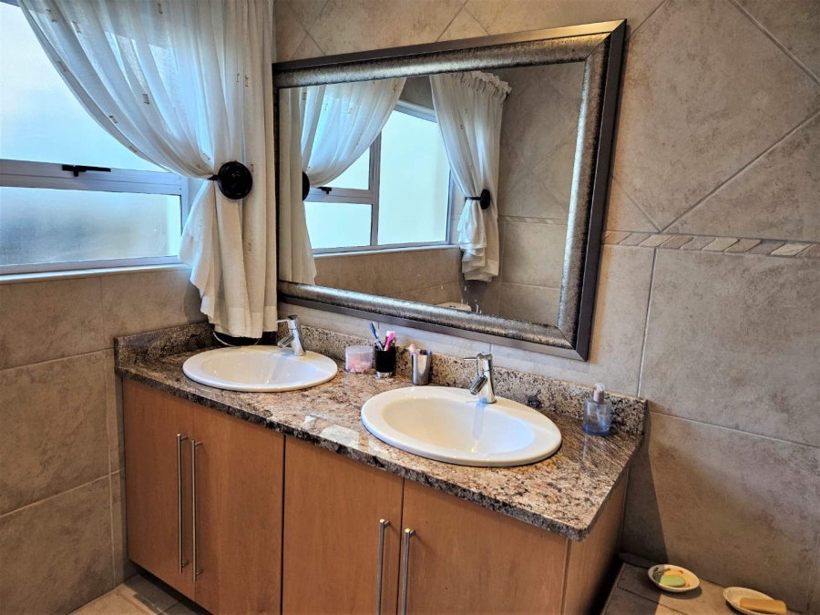 4 Bedroom Property for Sale in Caribbean Beach Club North West